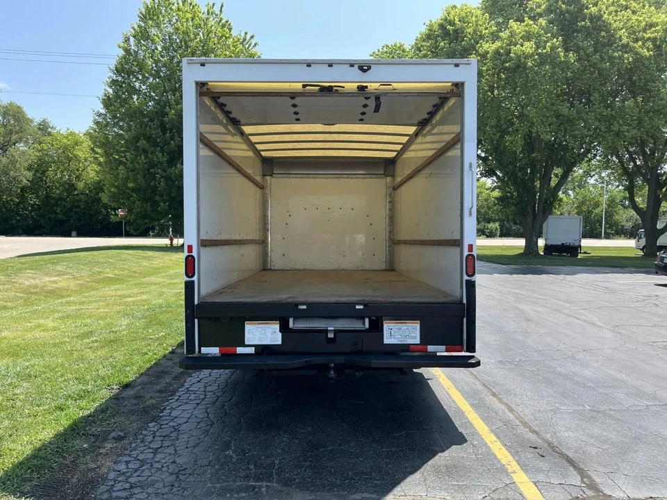 2019 GMC Savana - Image 11 of 12