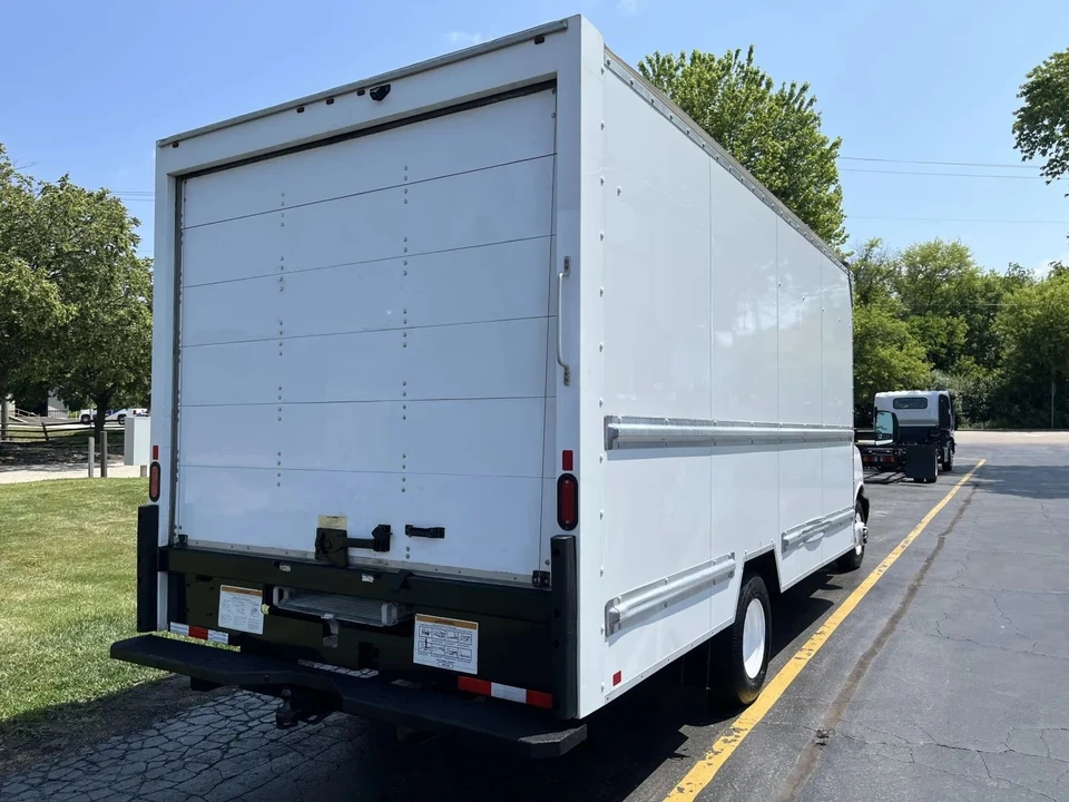 2019 GMC Savana - Image 8 of 12