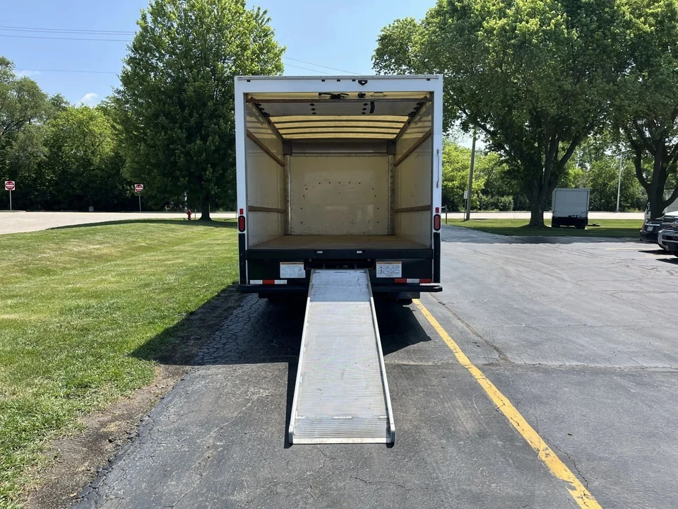 2019 GMC Savana - Image 12 of 12