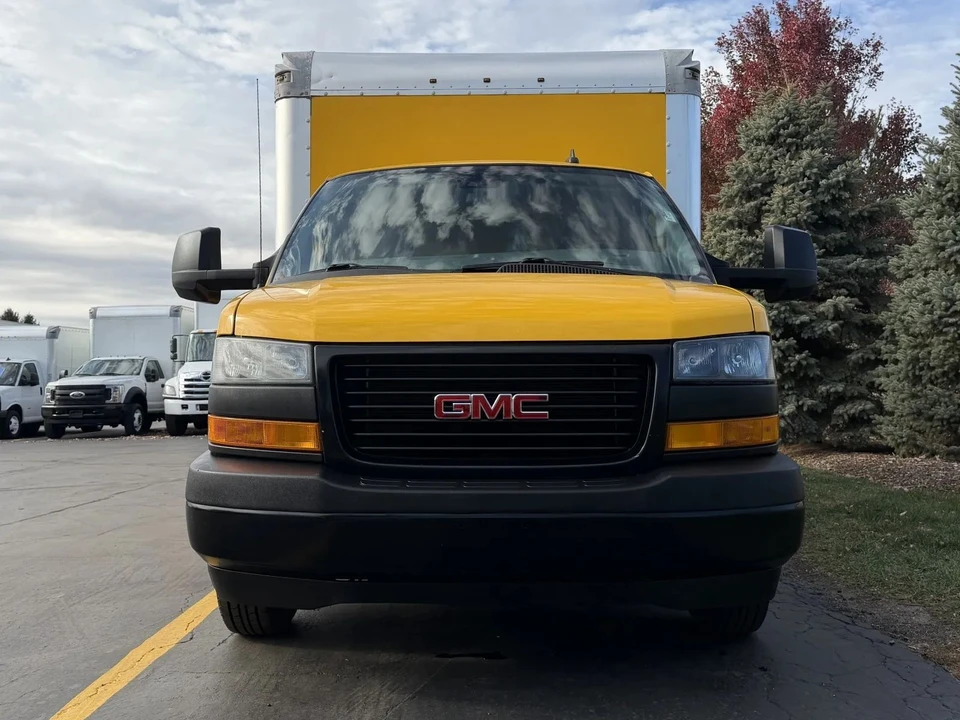 2019 GMC Savana - Image 4 of 12