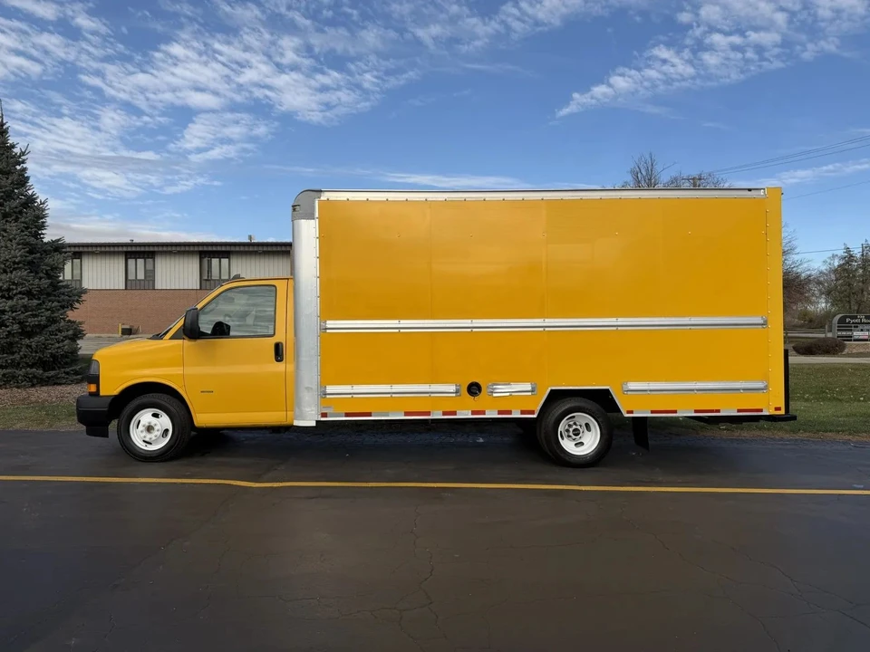 2019 GMC Savana - Image 2 of 12