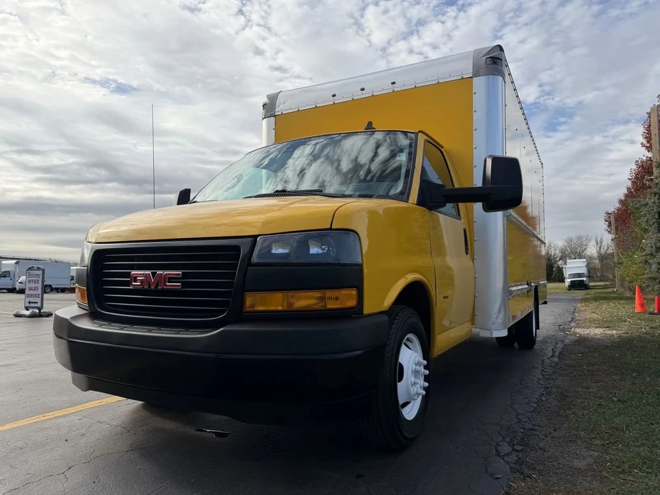 2019 GMC Savana - Image 5 of 12