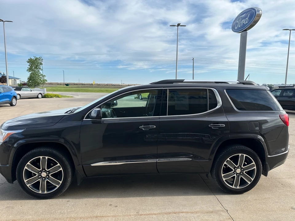 2019 GMC Acadia - Image 10 of 12