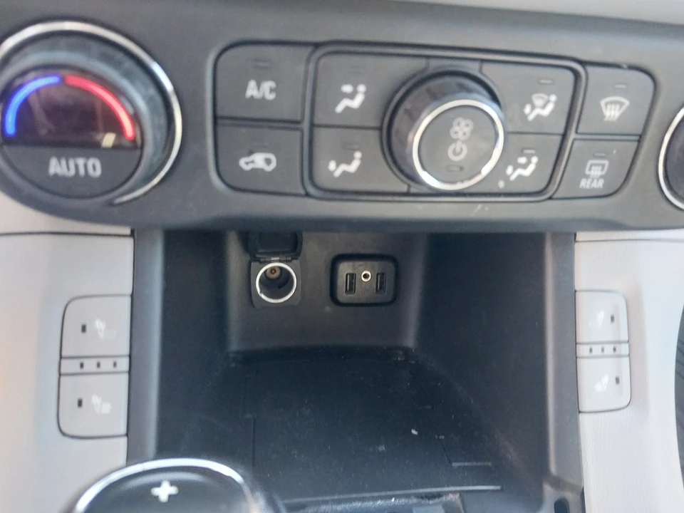 2019 GMC Acadia - Image 8 of 21
