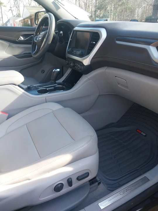 2019 GMC Acadia - Image 17 of 21
