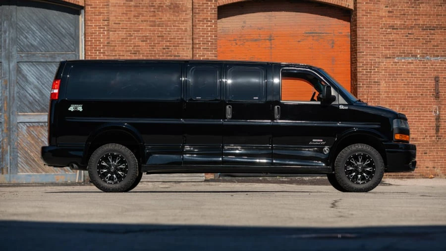 2019 GMC Savana - Image 8 of 31
