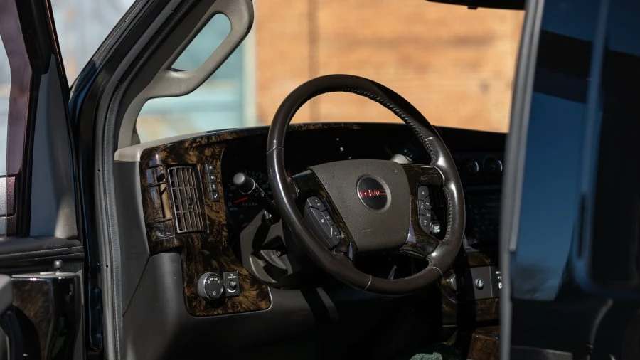 2019 GMC Savana - Image 10 of 31