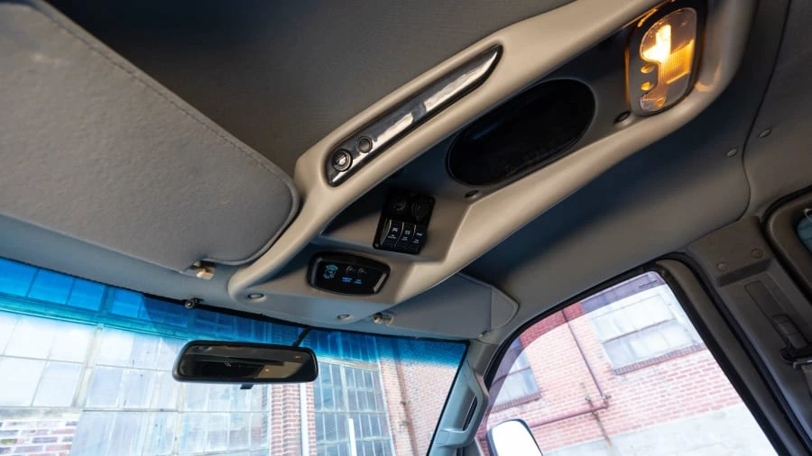 2019 GMC Savana - Image 28 of 31