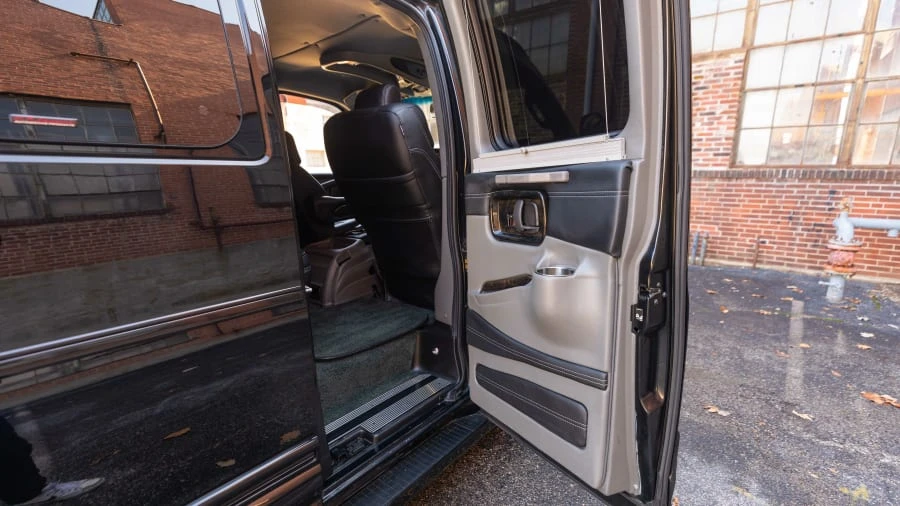2019 GMC Savana - Image 31 of 31