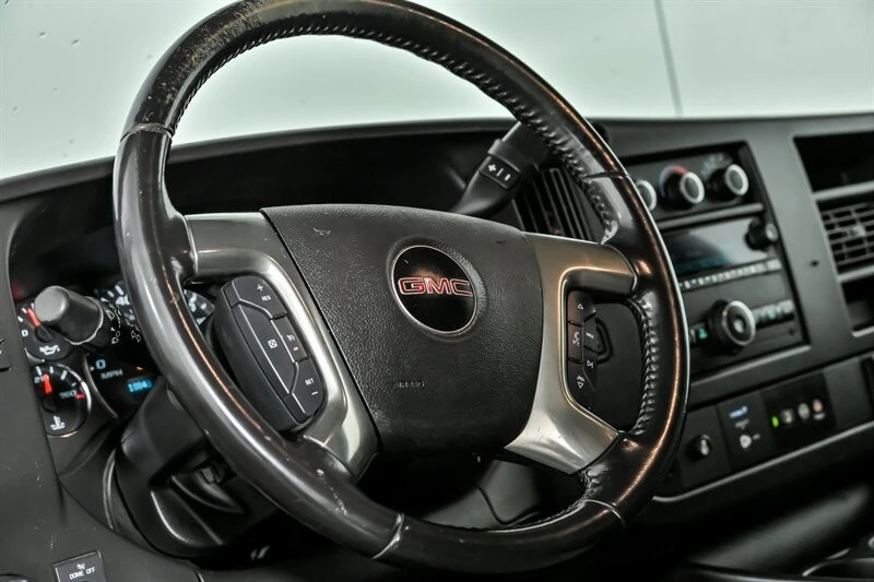 2019 GMC Savana - Image 17 of 21