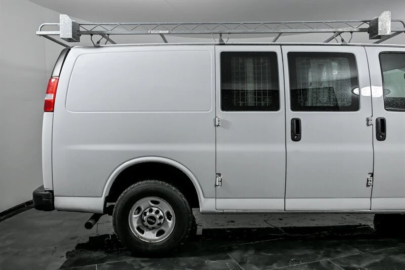 2019 GMC Savana - Image 10 of 21
