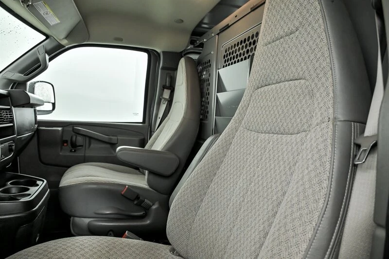 2019 GMC Savana - Image 16 of 21