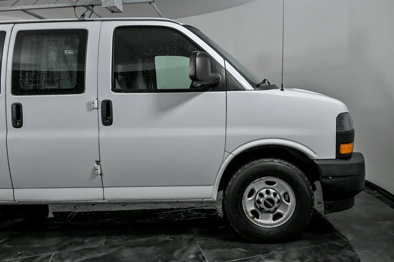 2019 GMC Savana - Image 11 of 21