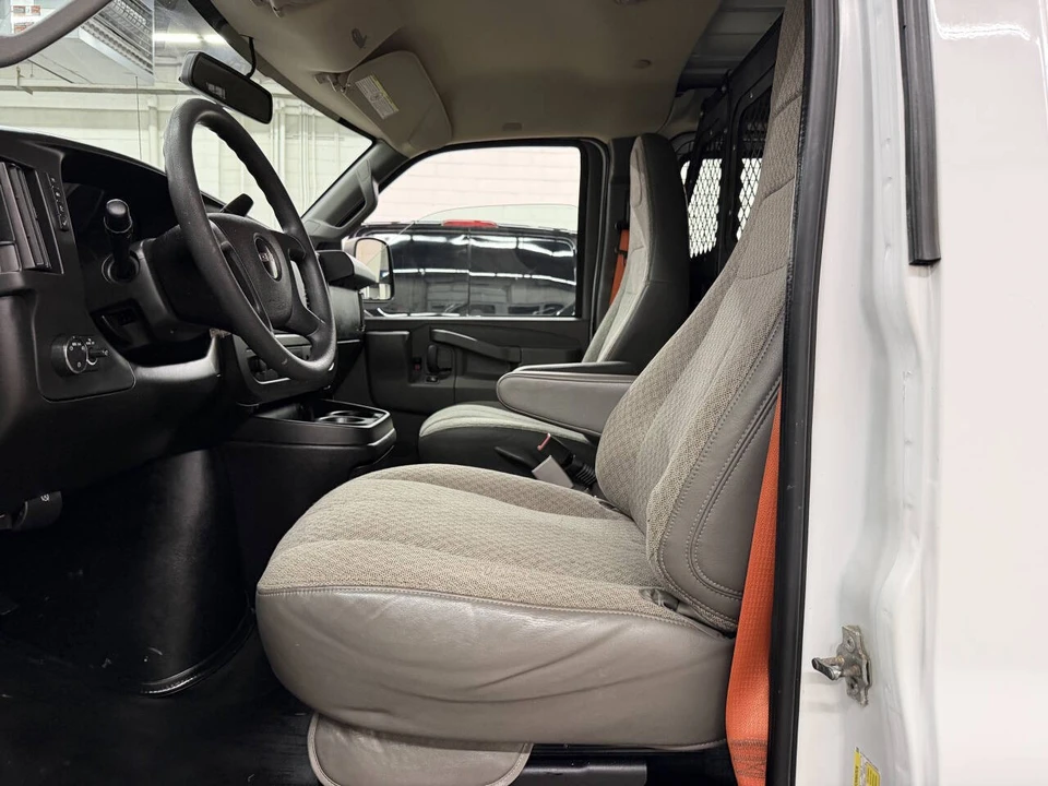 2019 GMC Savana - Image 5 of 12
