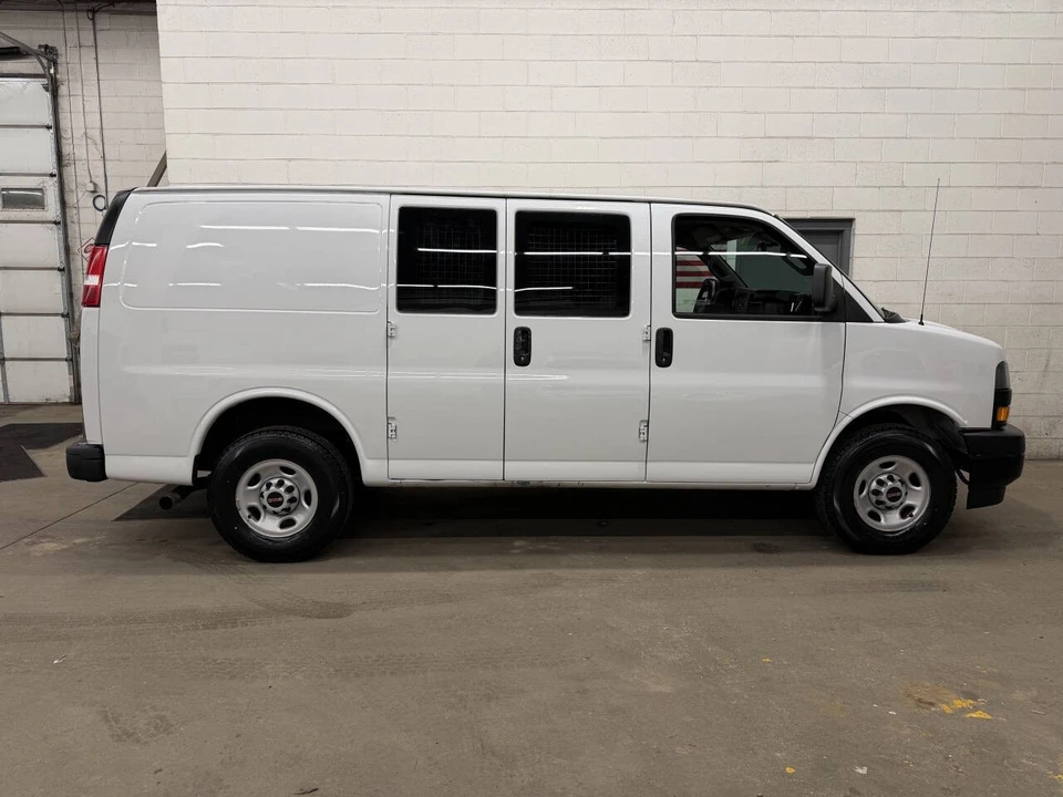 2019 GMC Savana - Image 10 of 12