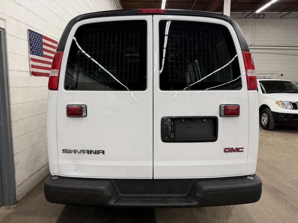 2019 GMC Savana - Image 11 of 12