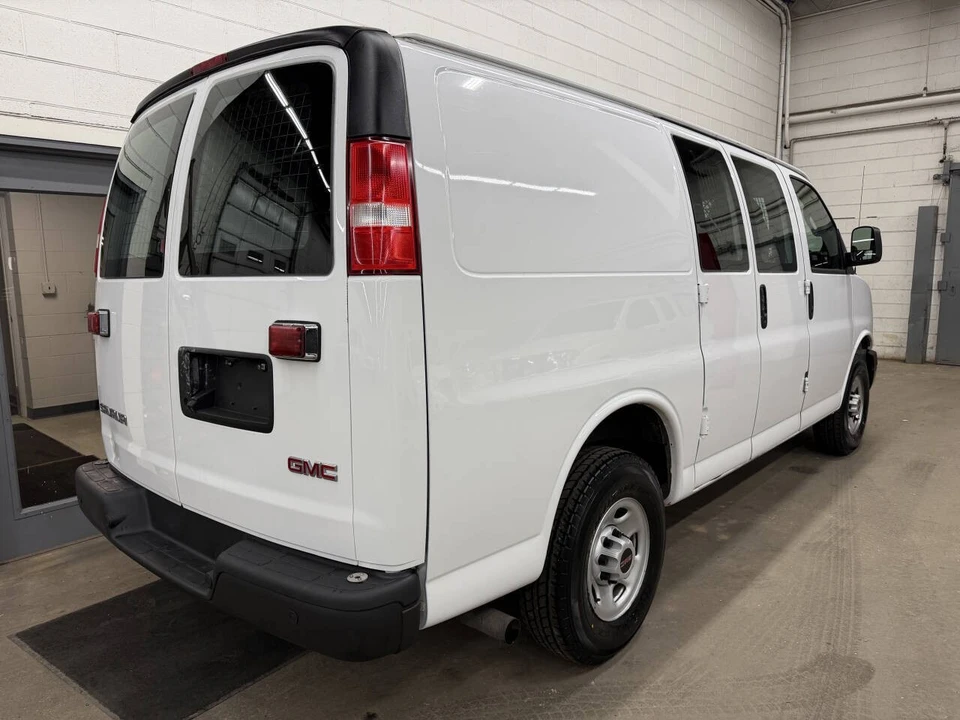 2019 GMC Savana - Image 4 of 12