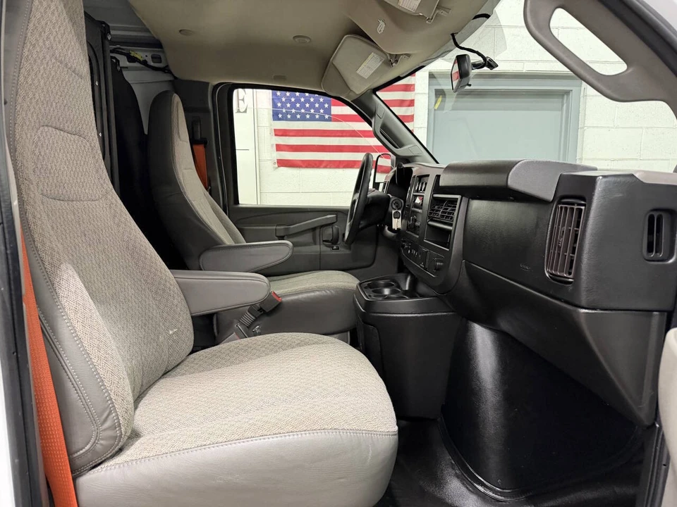 2019 GMC Savana - Image 6 of 12