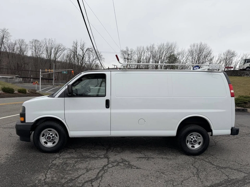 2019 GMC Savana - Image 11 of 19