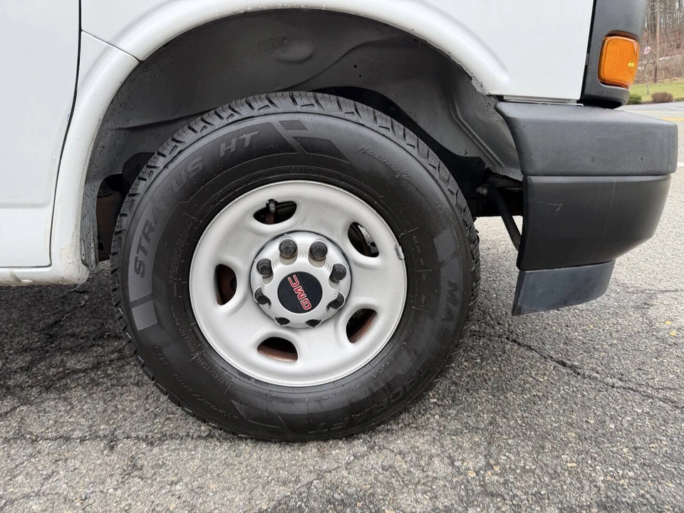 2019 GMC Savana - Image 15 of 19