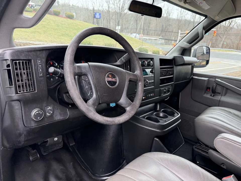 2019 GMC Savana - Image 16 of 19