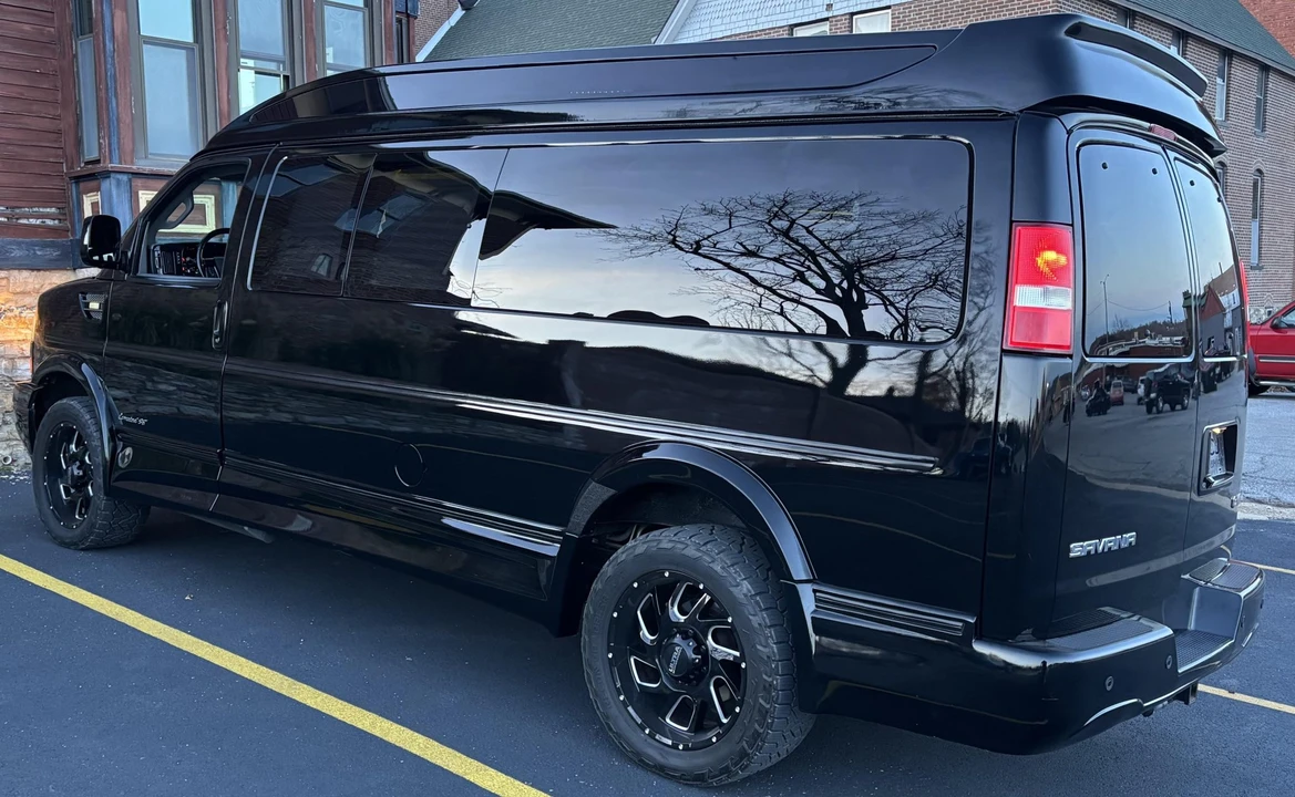 2019 GMC Savana - Image 2 of 31