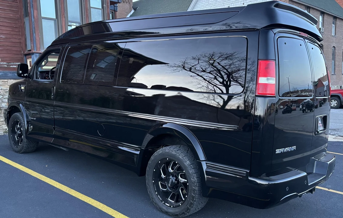 2019 GMC Savana - Image 3 of 31
