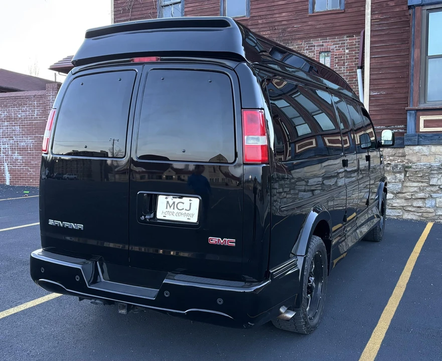 2019 GMC Savana - Image 7 of 31