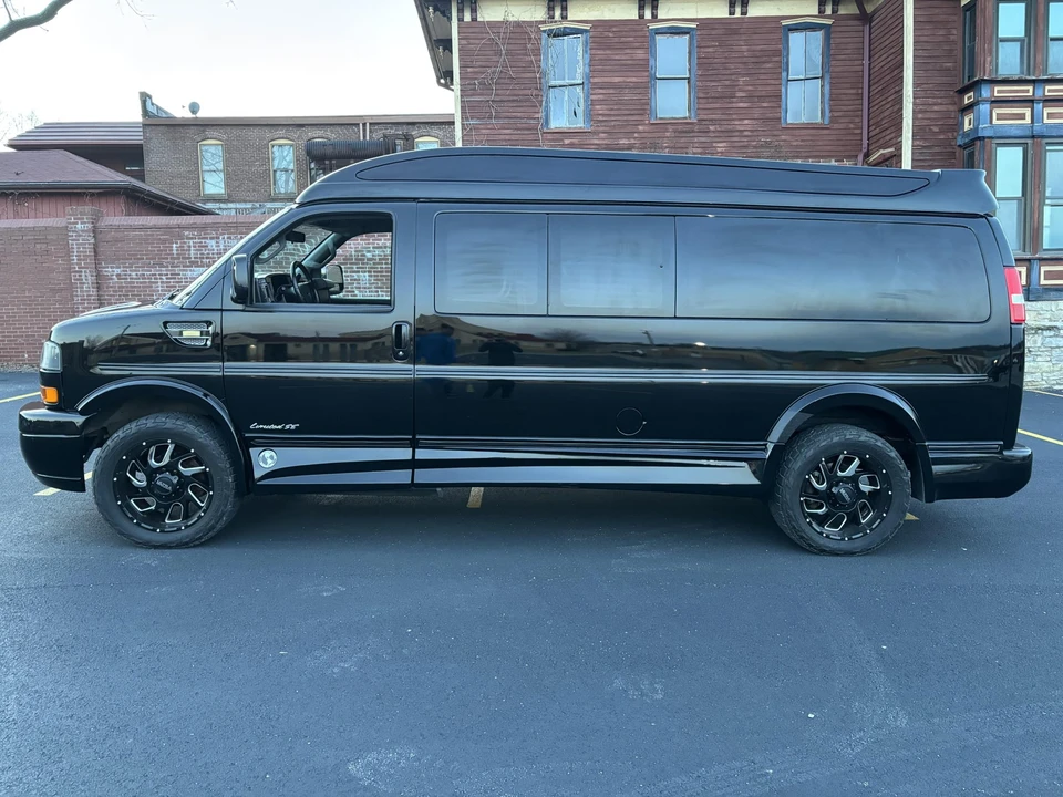 2019 GMC Savana - Image 31 of 31