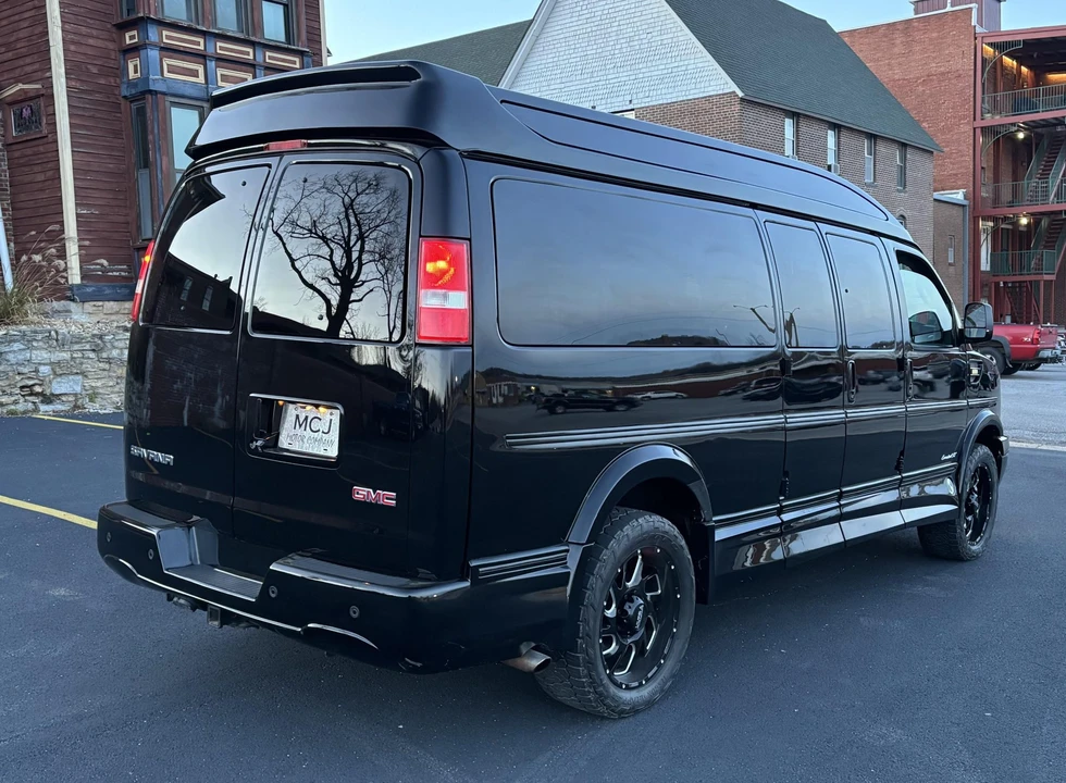 2019 GMC Savana - Image 8 of 31
