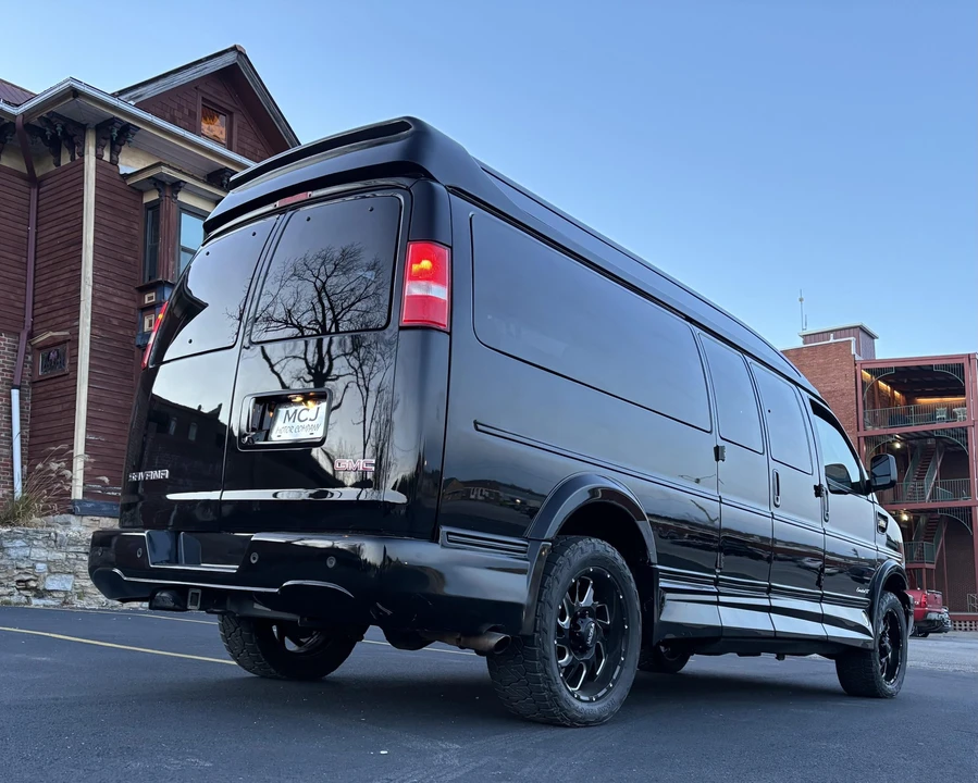 2019 GMC Savana - Image 9 of 31