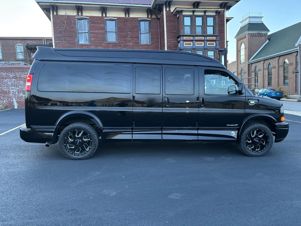 2019 GMC Savana - Image 11 of 31