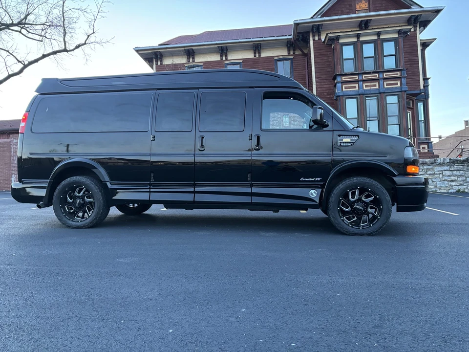 2019 GMC Savana - Image 12 of 31