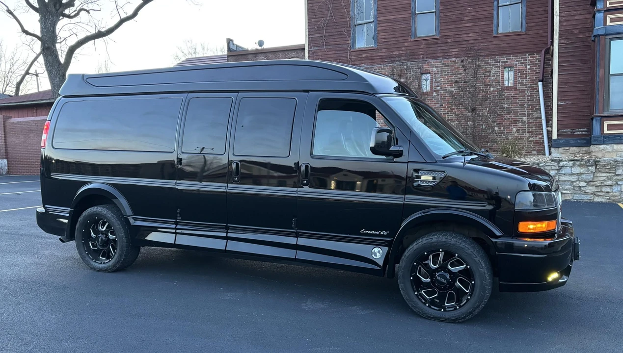 2019 GMC Savana - Image 14 of 31