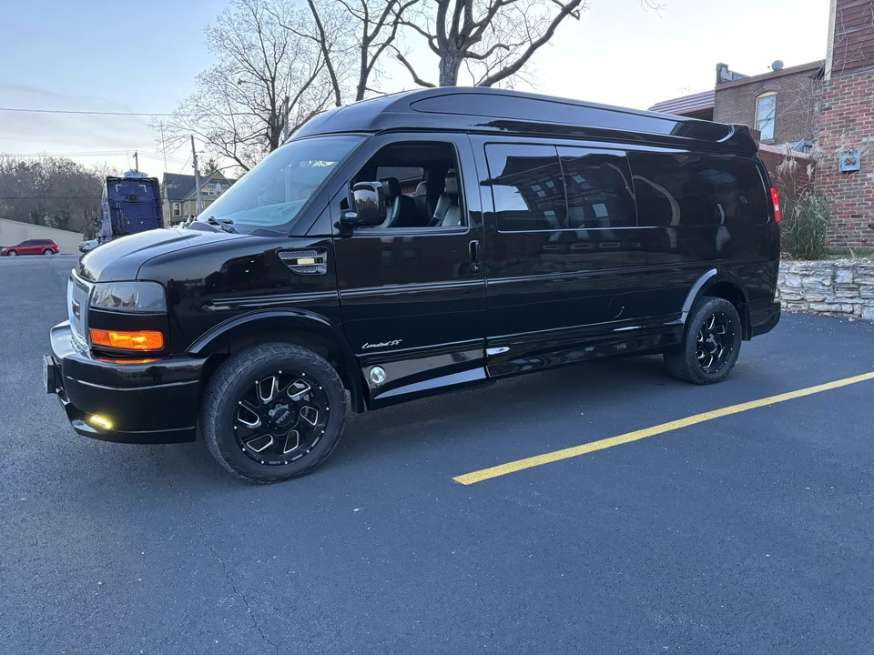 2019 GMC Savana - Image 29 of 31