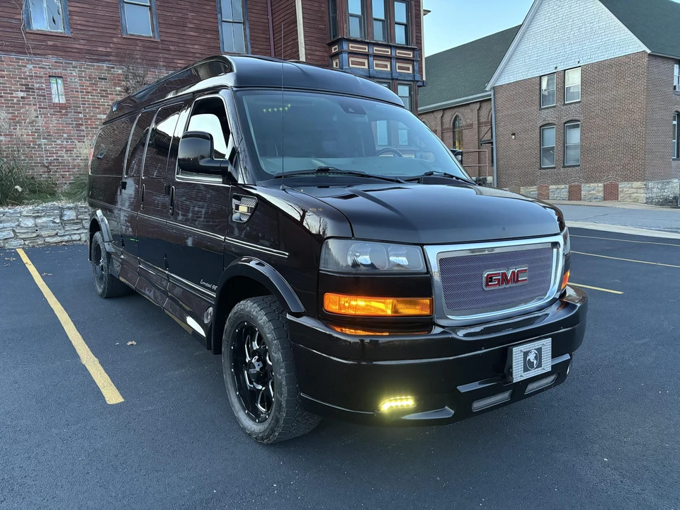 2019 GMC Savana - Image 17 of 31