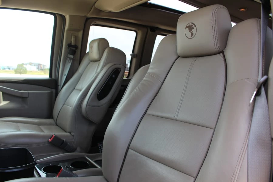 2019 GMC Savana - Image 15 of 27