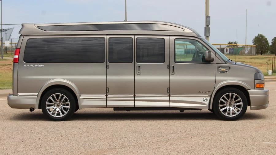 2019 GMC Savana - Image 2 of 27