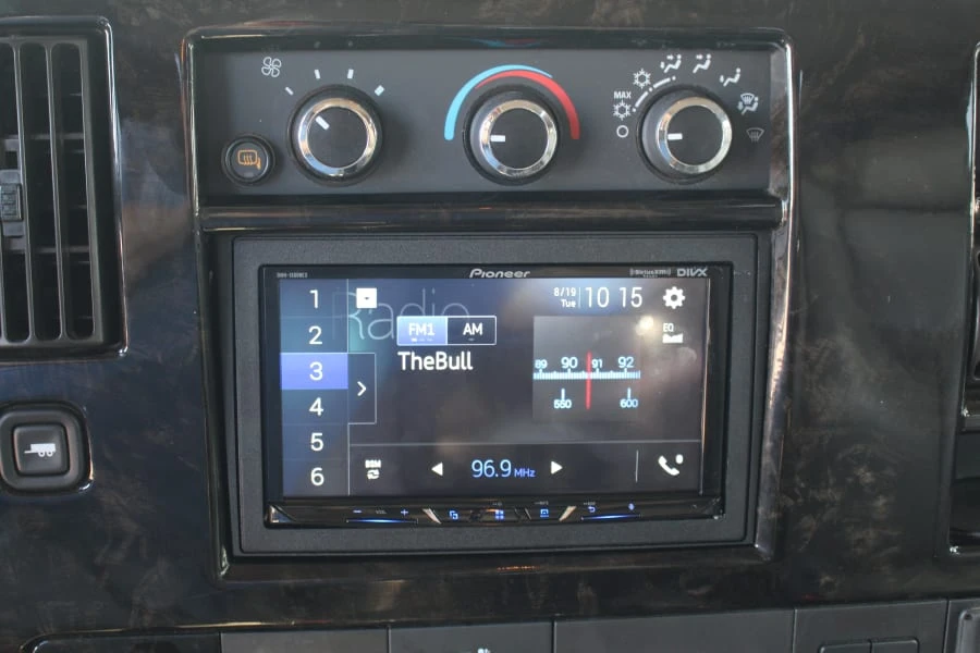 2019 GMC Savana - Image 25 of 27