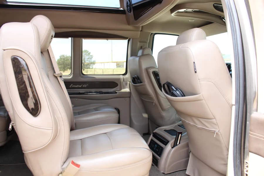 2019 GMC Savana - Image 16 of 27