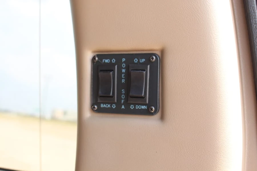 2019 GMC Savana - Image 10 of 27