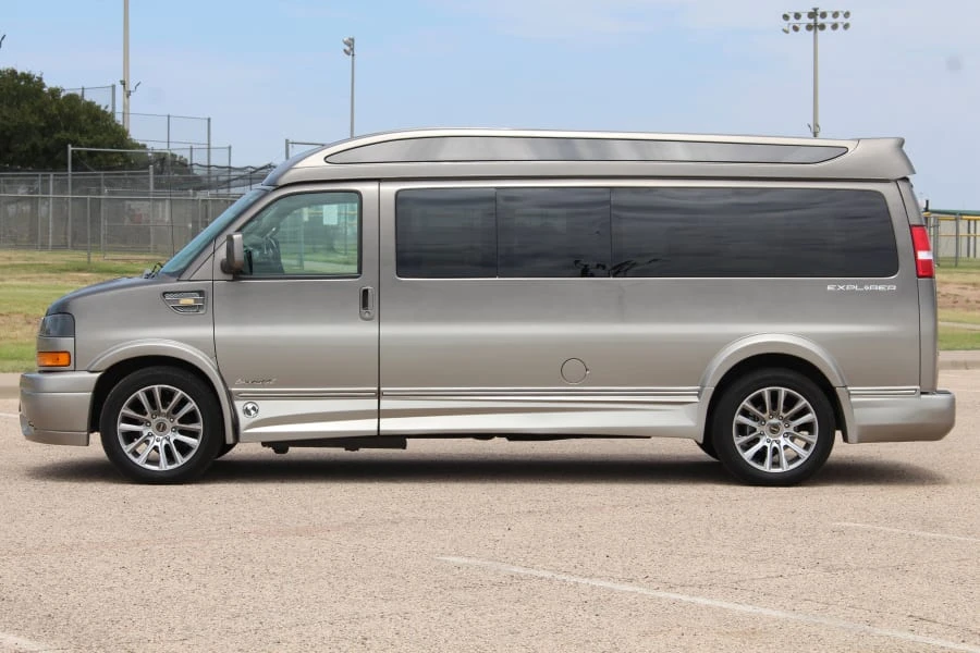 2019 GMC Savana - Image 7 of 27