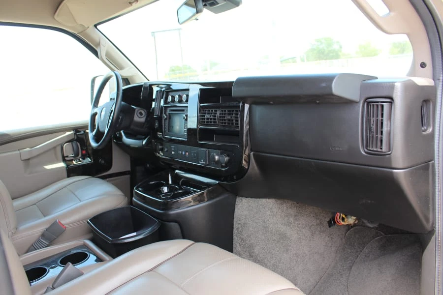 2019 GMC Savana - Image 9 of 27