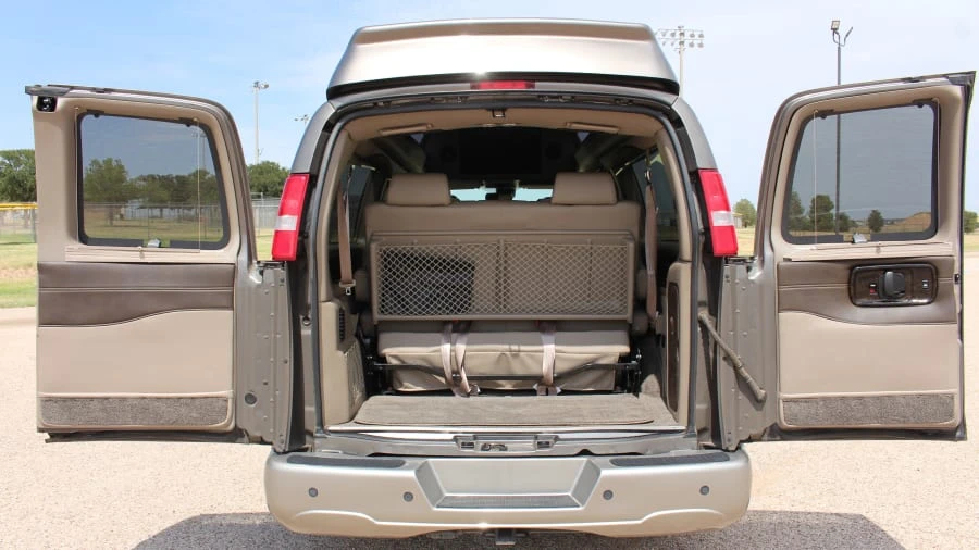 2019 GMC Savana - Image 17 of 27