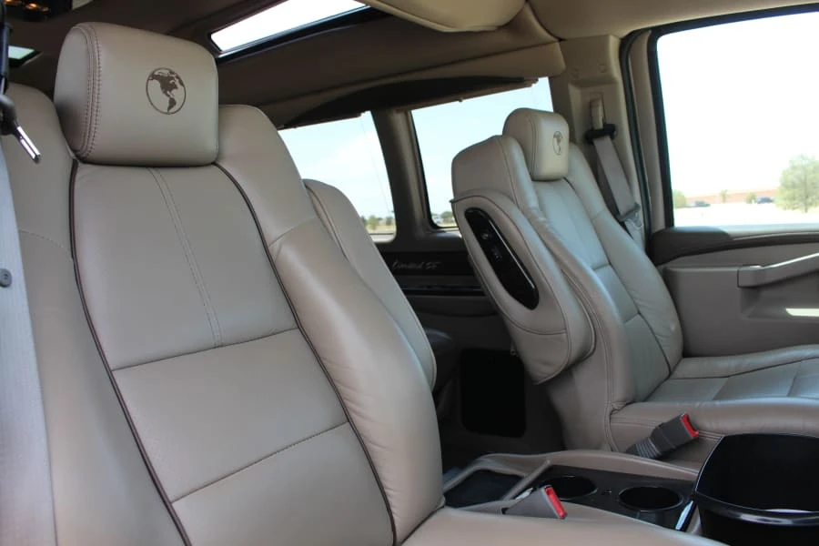 2019 GMC Savana - Image 11 of 27