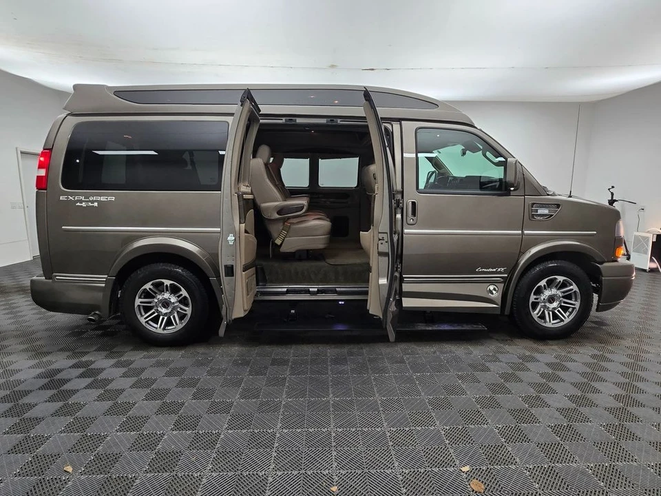 2019 GMC Savana - Image 10 of 12
