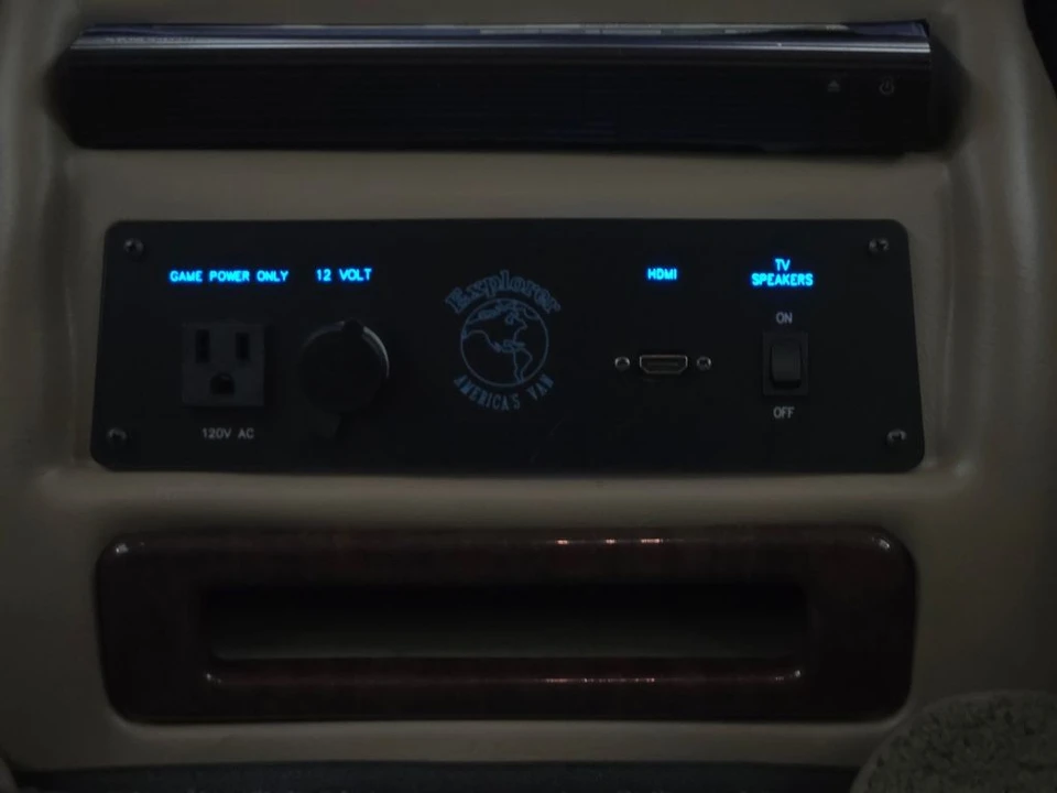 2019 GMC Savana - Image 6 of 12
