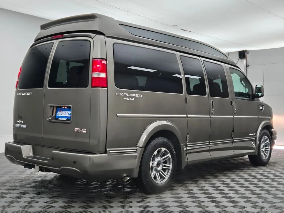2019 GMC Savana - Image 11 of 12