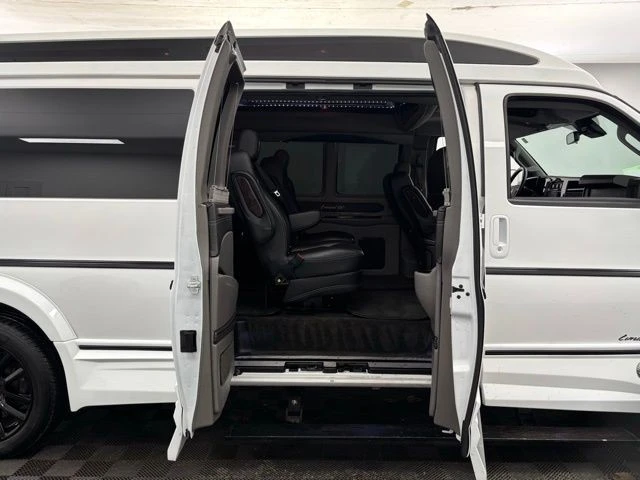 2019 GMC Savana - Image 7 of 21