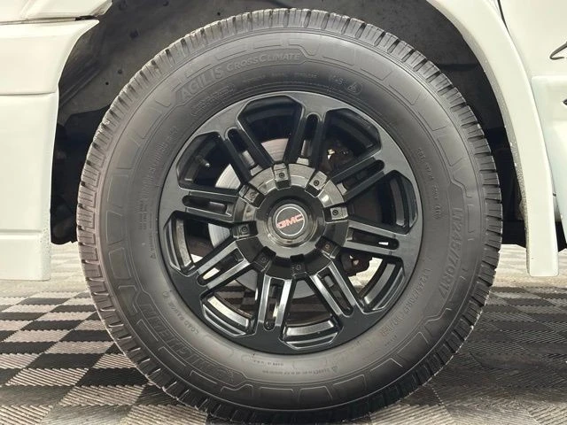 2019 GMC Savana - Image 17 of 21